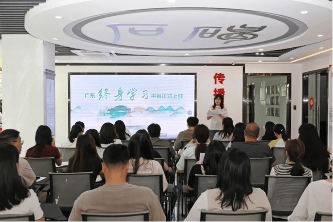 走进校园，让文明礼仪成为孩子的成长底色